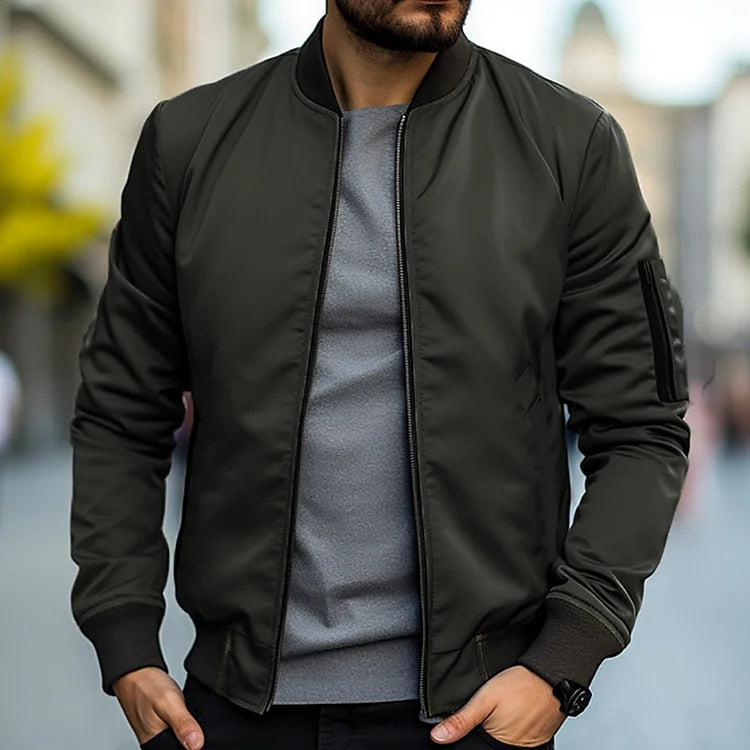 Bomber da uomo nero, capo versatile per outfit casual chic, giacca elegante per uno stile impeccabile, moda maschile.