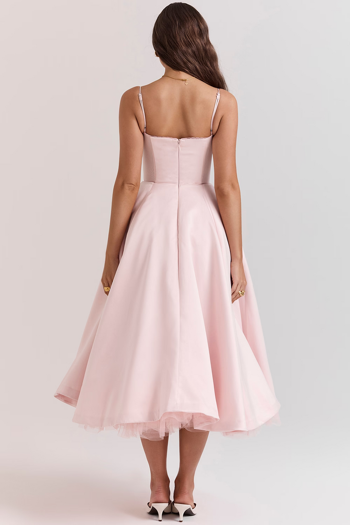 Abito midi donna primaverile, elegante e fluido, per un look chic e comodo.