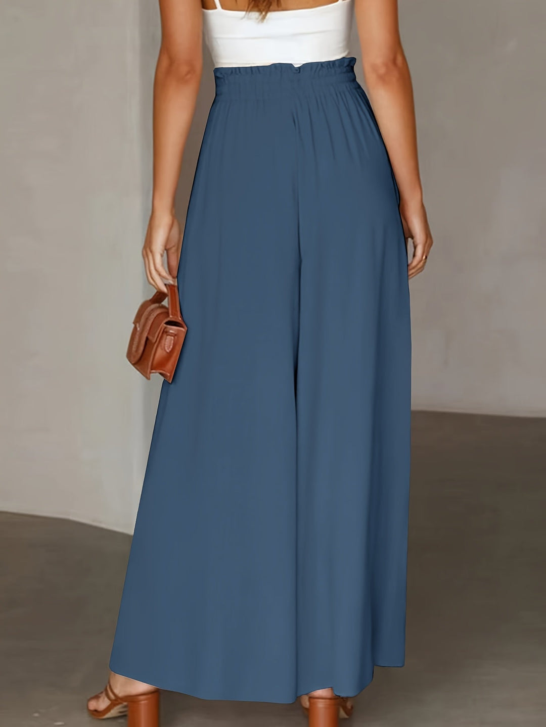 Stile boho chic per i pantaloni palazzo donna, vita alta e gamba larga per un look unico.