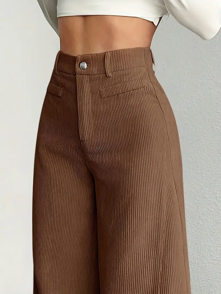 Pantaloni chic donna a vita alta e gamba larga. Ideali per l'ufficio, eventi o un look casual elegante di tendenza.