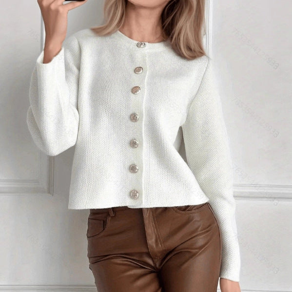 Cardigan donna versatile con bottoni, stile minimal. Ideale per look casual o elegante.