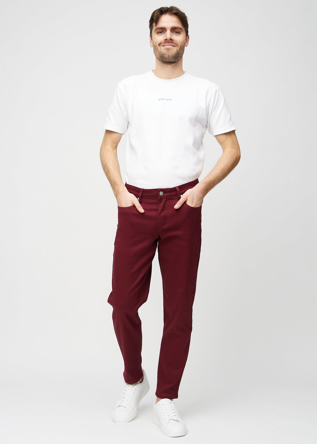 Jeans rossi uomo regular fit elasticizzati, comodi e alla moda. Pantaloni casual con tasche ampie per il tempo libero.