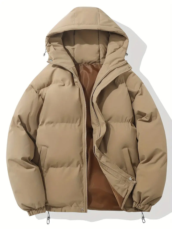 Calda giacca invernale da uomo con cappuccio. Capospalla trapuntato, perfetto per viaggi e uso quotidiano.
