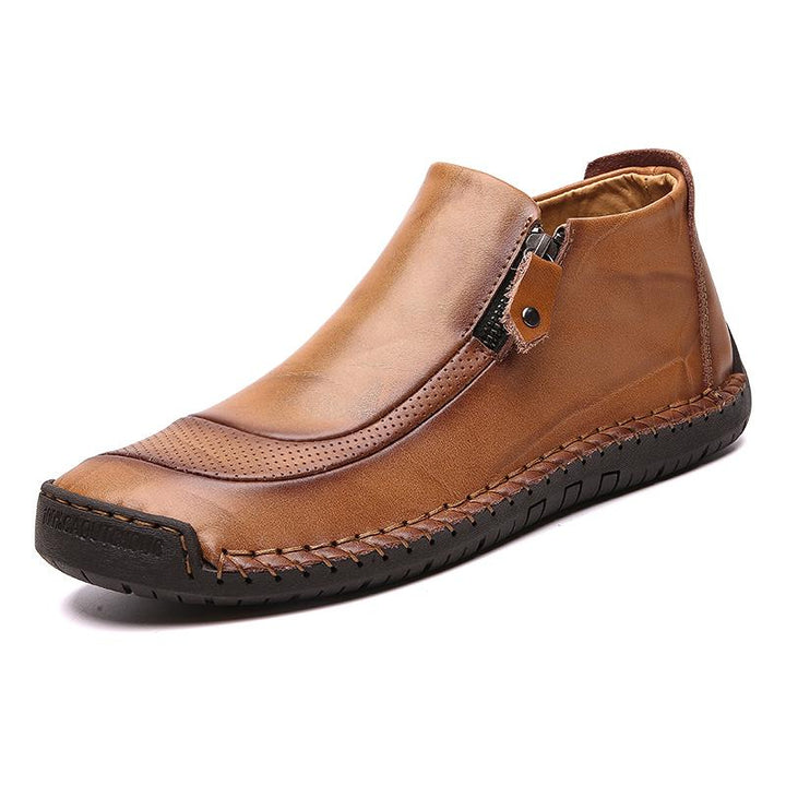 Calzature uomo casual invernali: stivali punta tonda, tacco basso, suola gomma per comfort e robustezza.