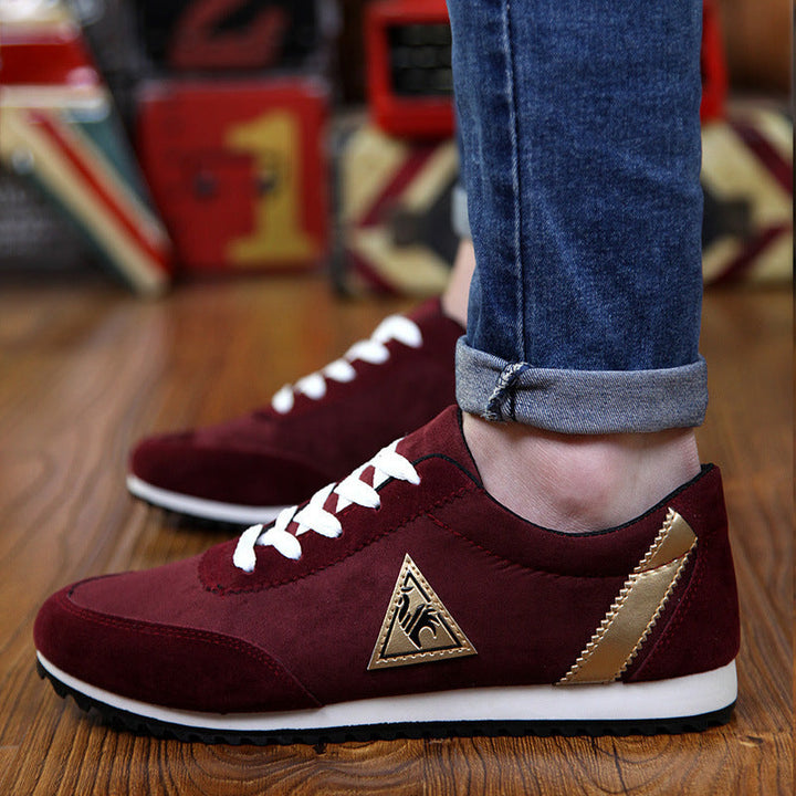 Sneakers basse uomo, lacci robusti, massimo comfort per il look quotidiano e casual.
