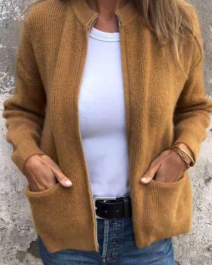 Cardigan leggero donna, confortevole e un tocco di stile per ogni outfit. Ideale per le serate fresche primaverili.