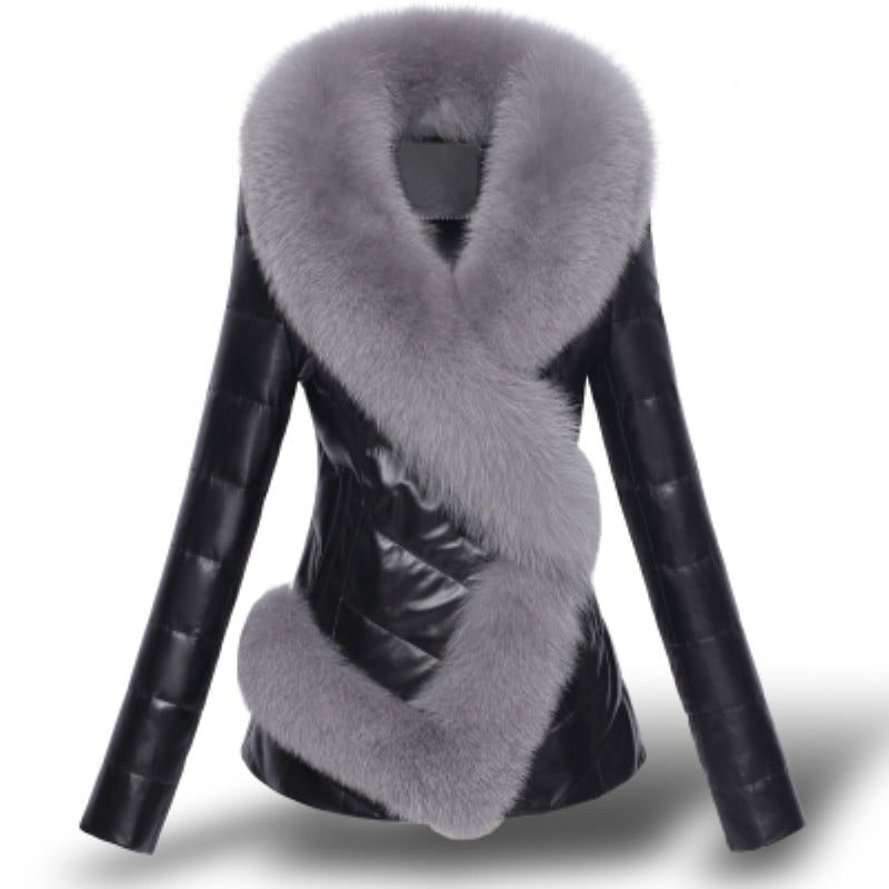 Cappotto invernale donna corto elegante, slim fit, con morbido colletto. Ideale per outwear moda e freddo.