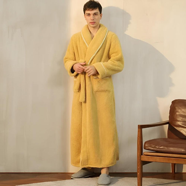 Elegante vestaglia unisex lunga in sherpa, calda e avvolgente. Essenziale per il comfort domestico.