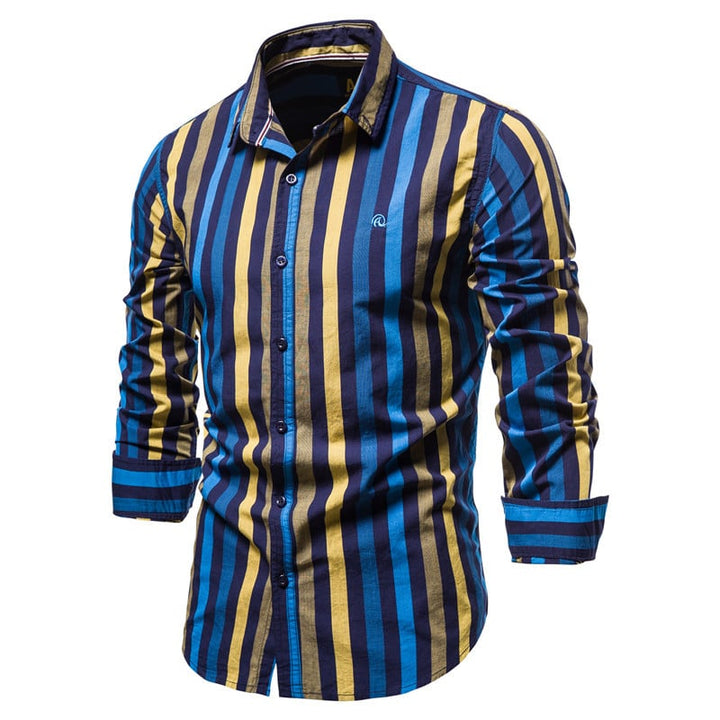 Moda uomo: camicia a righe, maniche lunghe, un capo essenziale per un guardaroba maschile elegante e casual.