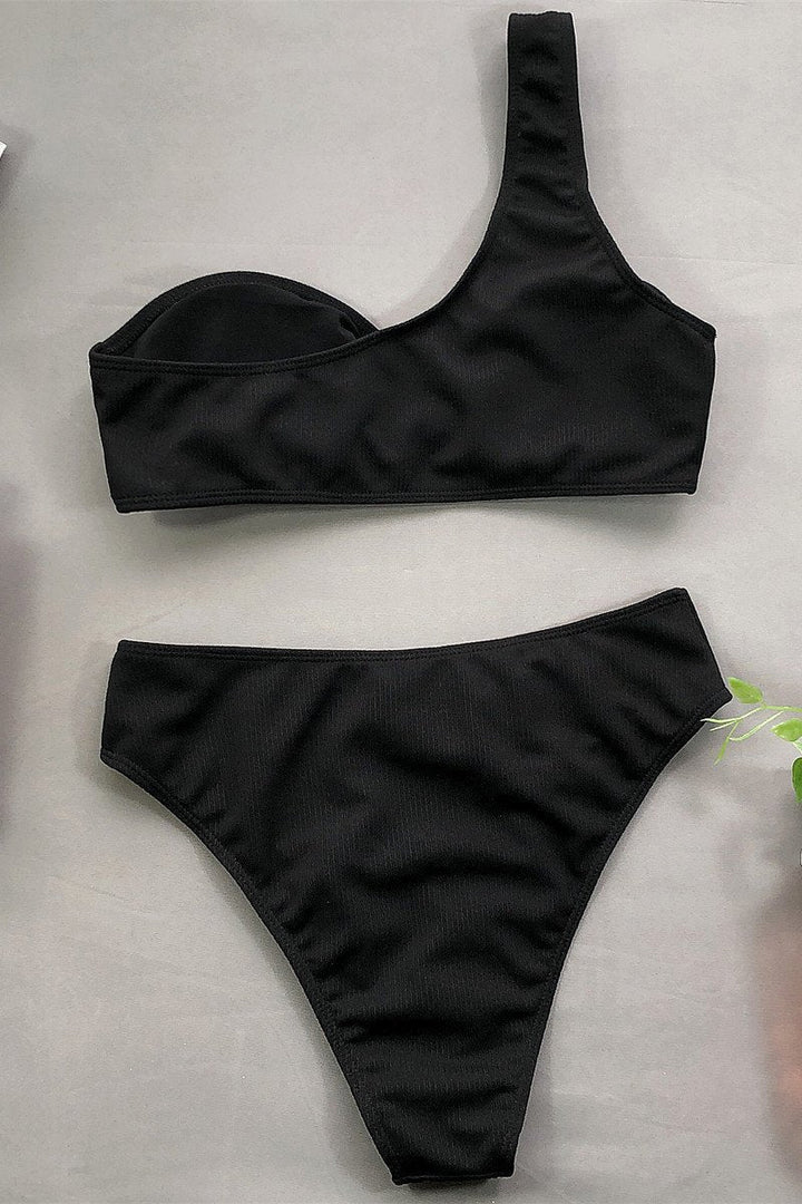 Costume da bagno bikini donna monospalla verde neon e nero, slip vita alta imbottito. Stile elegante per l'estate.