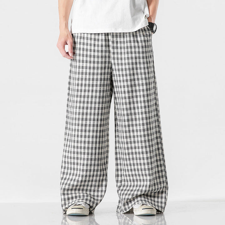 Pantaloni estivi uomo a quadri beige e blu con coulisse, vestibilità ampia per comfort e stile casual.