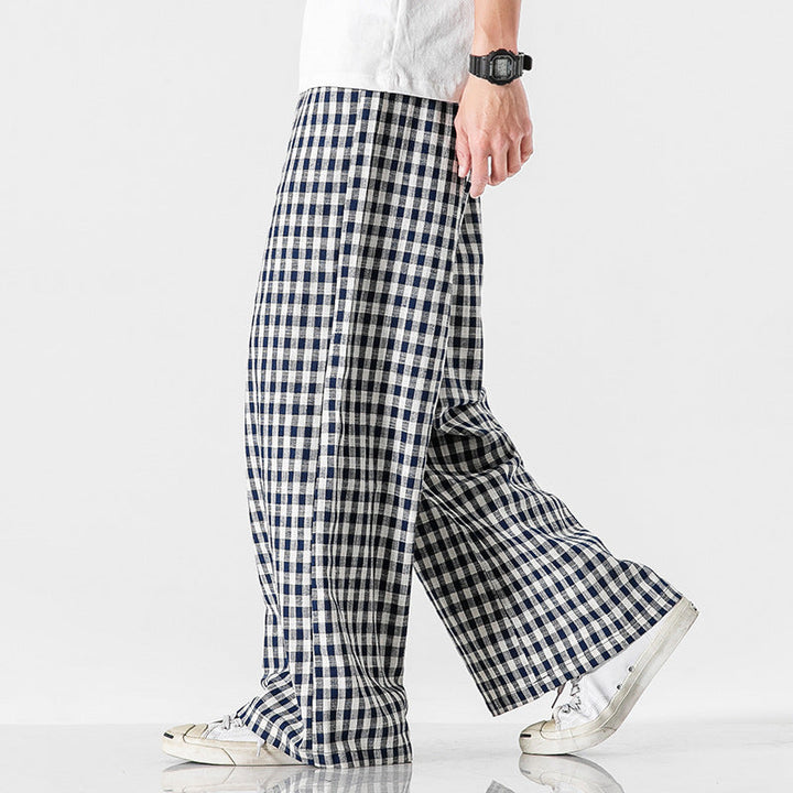 Pantaloni uomo estivi a quadri moderni con vestibilità ampia e coulisse, perfetti per look casual e viaggi.