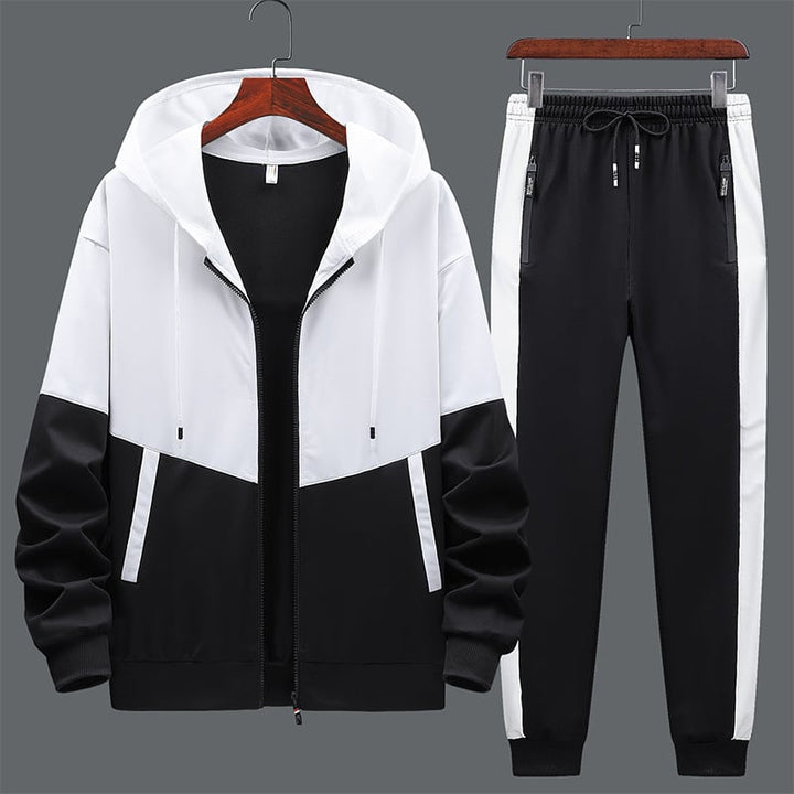 Set tuta sportiva uomo con felpa con cappuccio e pantaloni coordinati, per un look moderno e versatile.