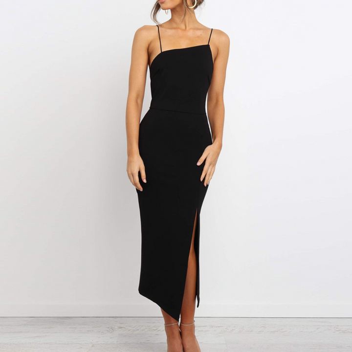 Abito midi donna elegante nero aderente, vita alta, senza maniche. Perfetto vestito da sera o da festa, chic.