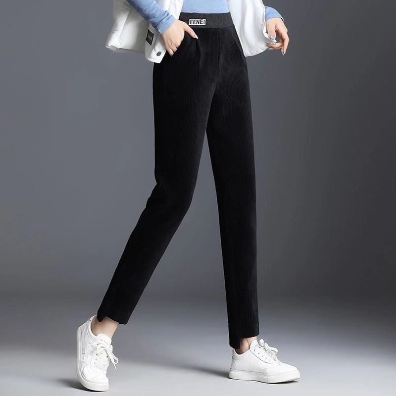 Pantaloni donna harem in velluto a coste per l'autunno. Cropped, vestibilità ampia per un comfort e stile rilassato.