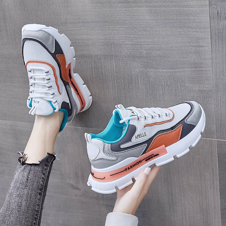 Sneakers donna nere, con tacco medio e suola antiscivolo, ideali per look casual e calzature moda primavera.