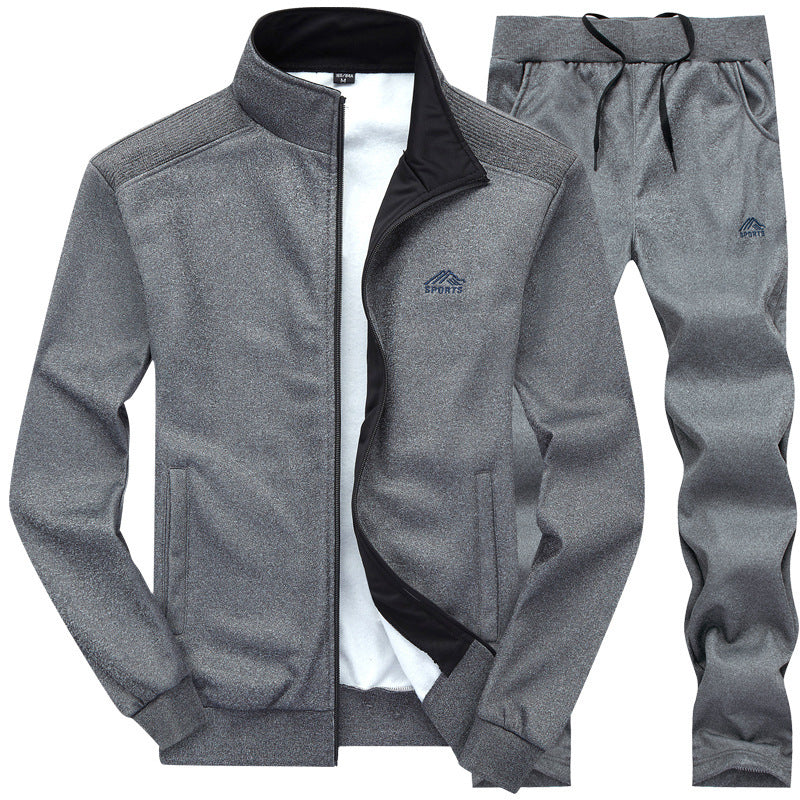 Set tuta sportiva uomo versatile, per allenamento e uso casual. Massima comodità, perfetta per ogni attività.