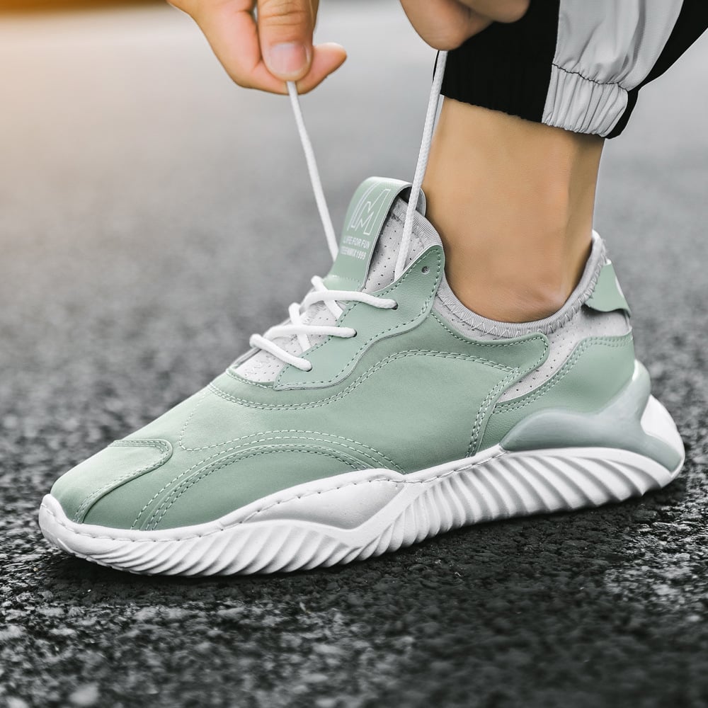 Scarpe estive da uomo casual con lacci, punta tonda e tacco piatto. Ideali per il comfort quotidiano.