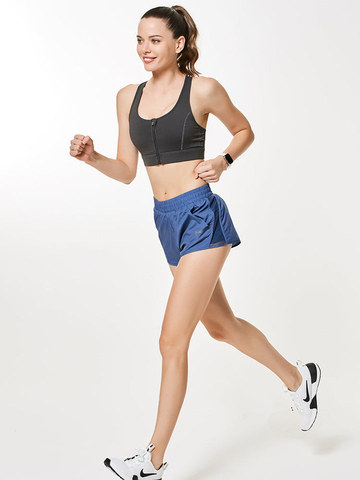 Dettaglio pantaloni sportivi donna ampi con fodera interna. Ottimi per running, yoga o relax in casa.