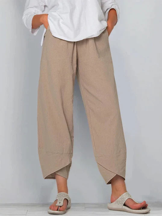 Pantaloni cropped estivi da donna, leggeri ed eleganti, perfetti per look casual chic e confortevoli.
