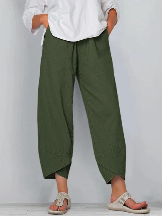 Pantacourt cropped donna, taglio moderno e vestibilità comoda, adatti a diverse occasioni estive.