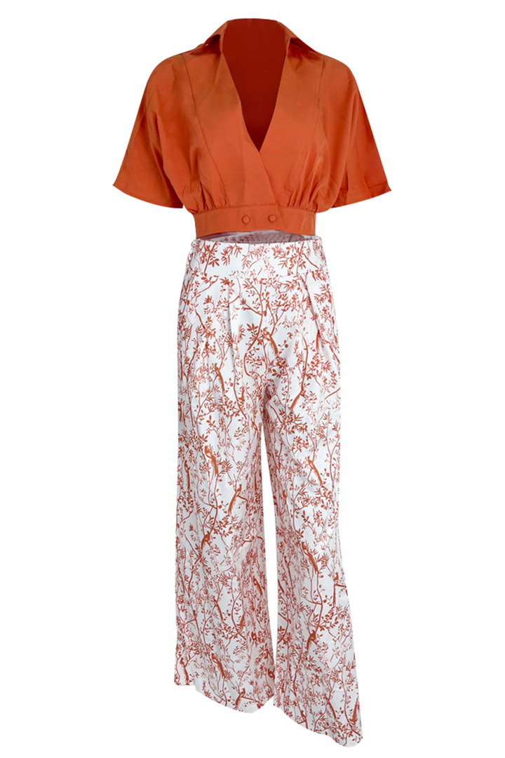 Abbigliamento femminile chic: completo due pezzi moderno per donna, versatile per occasioni casual o eleganti.
