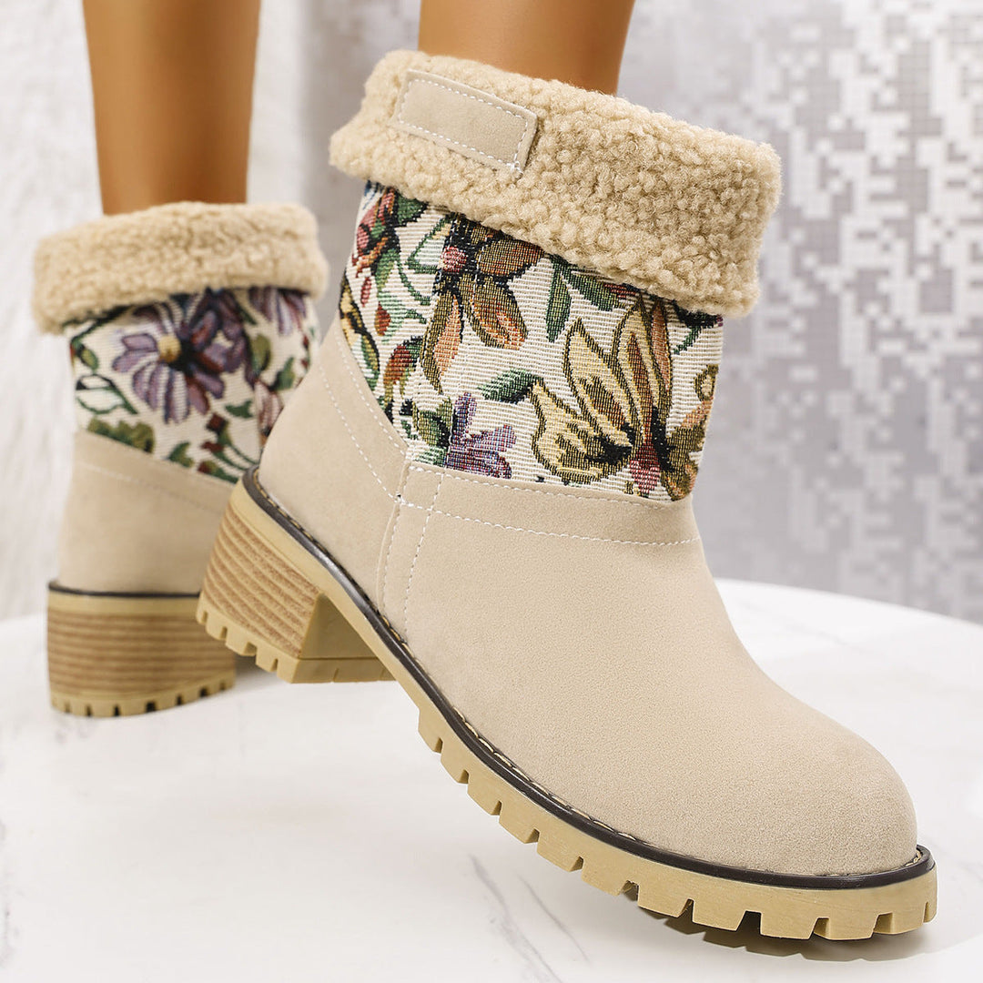 Stivali invernali donna a mezza gamba con ricamo floreale. Tacco quadrato elegante per comfort e stile chic.