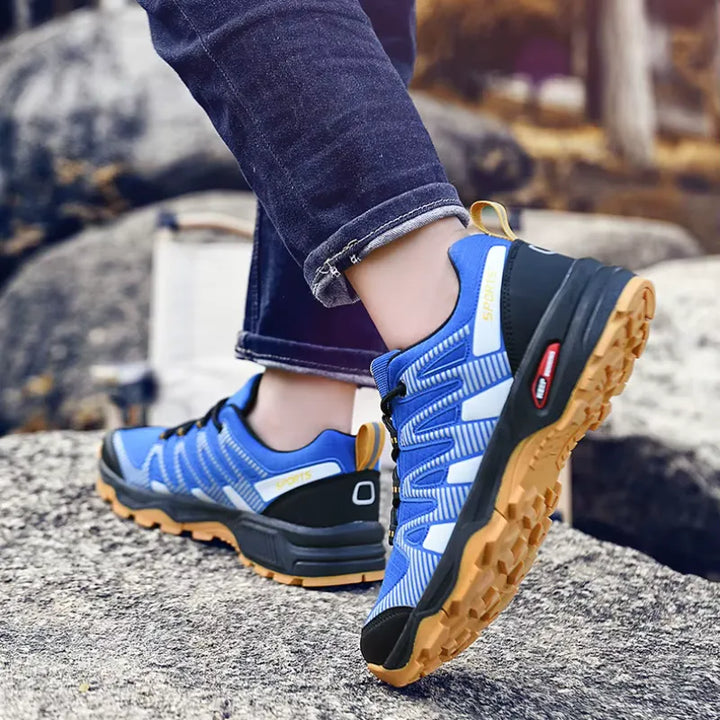 Modello di scarpe uomo ortopediche, traspiranti e ammortizzate per benessere e comfort.