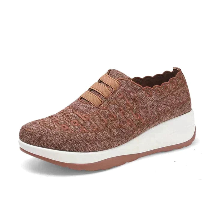 Calzature uomo casual senza lacci, ideali per passeggiate estive leggere e comode.