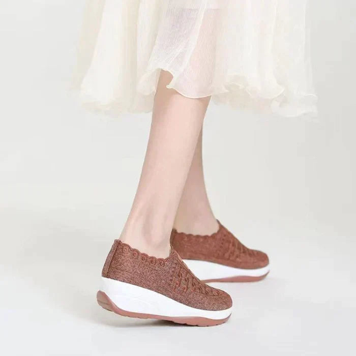Scarpe da uomo estive slip-on, design ergonomico e materiale traspirante.