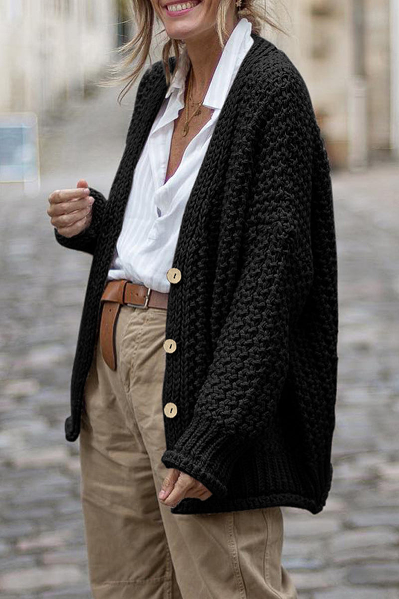 Cardigan donna a coste in maglia spessa, ideale per un look casual o elegante, versatile per ogni occasione.