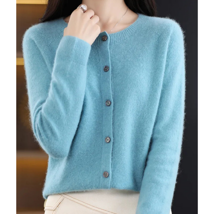 Cardigan donna autunno inverno, scollo tondo. Abbigliamento versatile per ogni occasione. Look moderno.