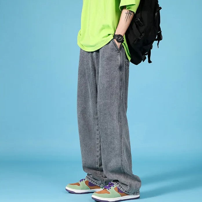Moda uomo: jeans a gamba dritta loose fit, stile urbano, perfetti per comfort quotidiano.