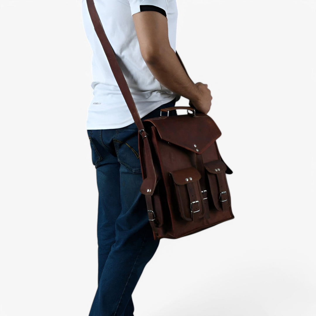 Borsa nera da donna, accessorio moda chic e funzionale, un must-have per la donna moderna.