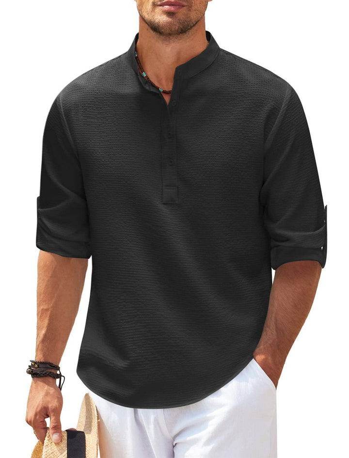 Camicia classica uomo a maniche lunghe, colletto e bottoni. Un capo smart casual per moda maschile.