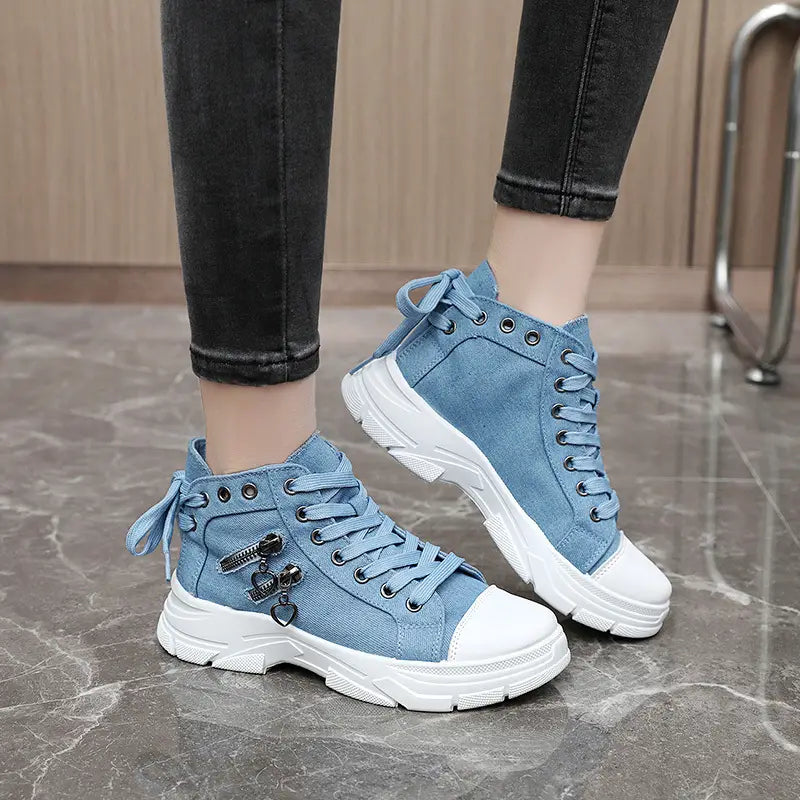 Calzature donna comode, sneakers con plateau per un comfort rialzato, perfette per ogni giorno.