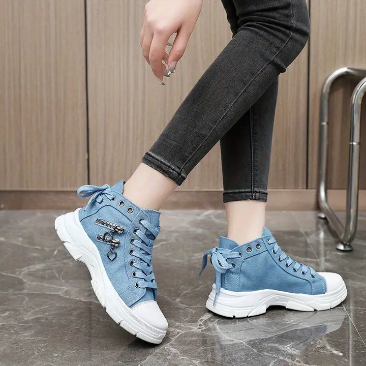 Sneakers donna con plateau, ideali per passeggio, offrendo stile casual e comfort duraturo.