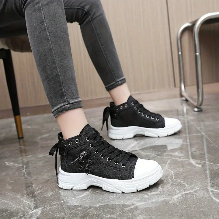 Calzature donna arancioni con plateau, comfort rialzato per un look audace e casual.