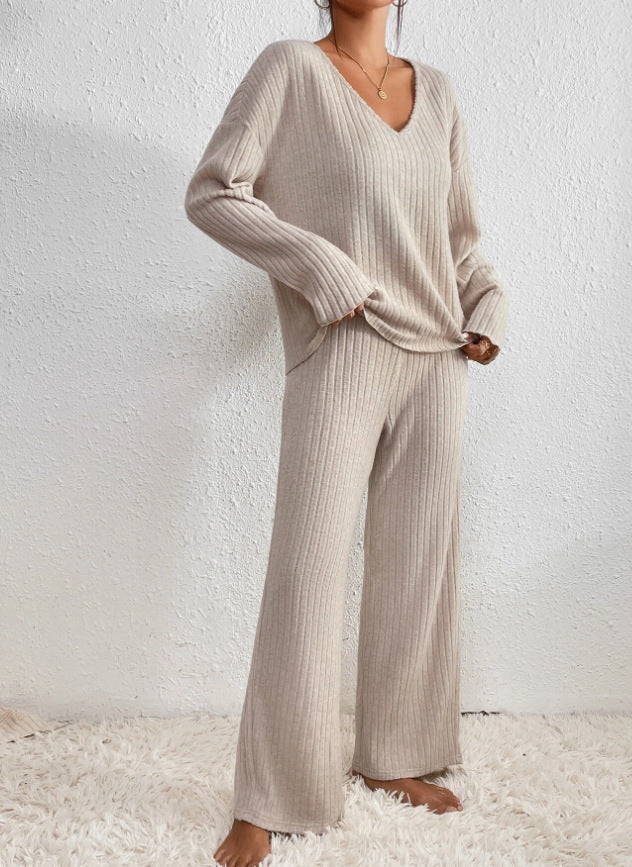 Completo donna in maglia, comodo due pezzi, perfetto per stile e comfort senza sforzo.