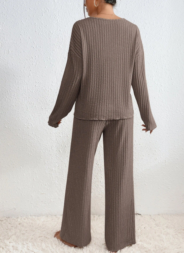 Set relax donna in maglia, due pezzi per un'eleganza casual e un comfort ineguagliabile.