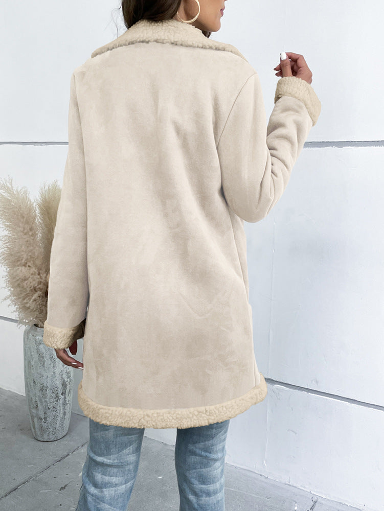 Cappotto lungo invernale da donna elegante con revers. Perfetto per la moda inverno femminile e protezione.