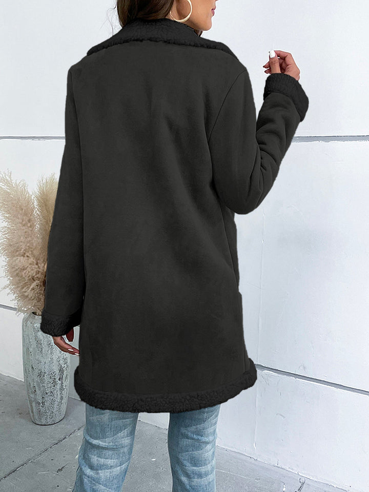 Cappotto lungo donna elegante e invernale, con revers, ideale per l'ufficio o outfit casual chic.