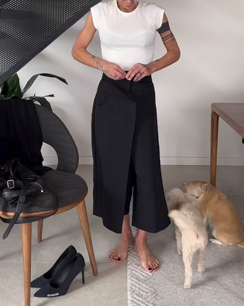 Eleganti pantaloni donna larghi asimmetrici grigi, ideali per l'ufficio o outfit smart casual.