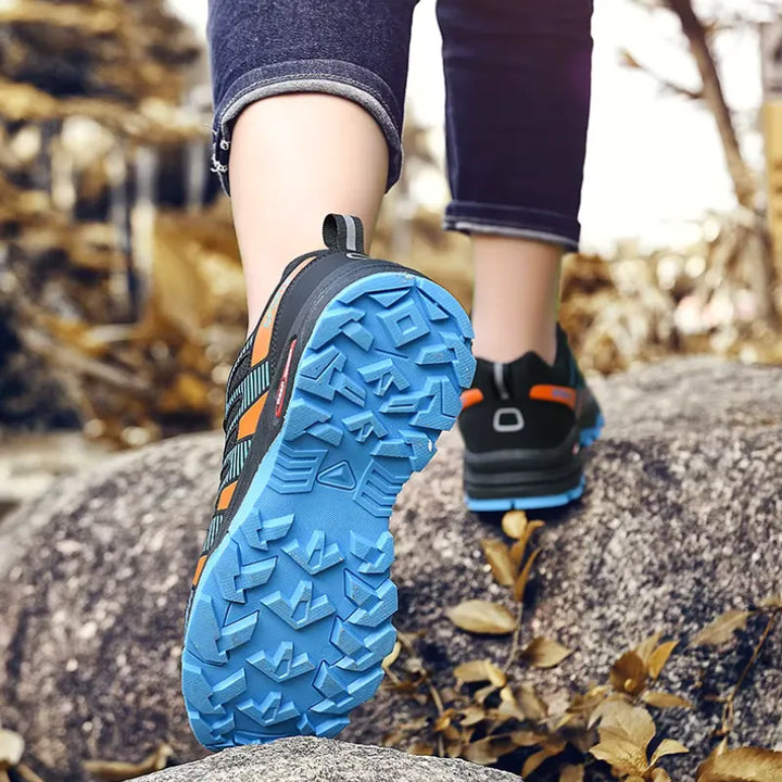 Scarpe da ginnastica uomo sportive e traspiranti, con supporto per piedi e comfort elevato.