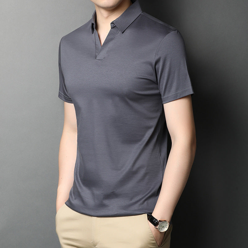 Moda uomo: polo elegante a maniche corte con colletto classico, ideale per un look casual-chic.