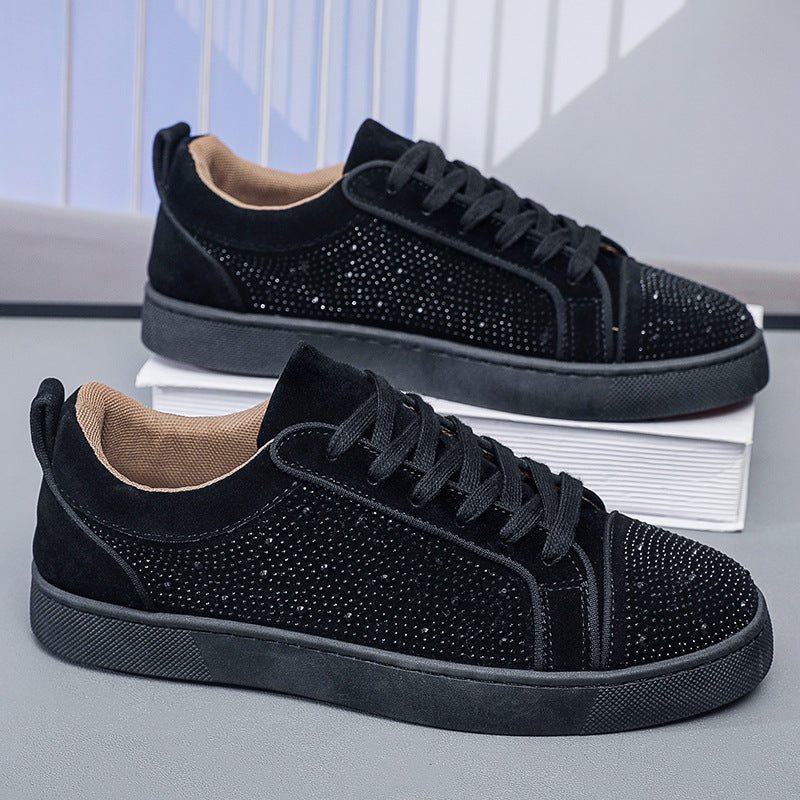 Scarpe uomo basse nere, sneakers casual allseason. Design moderno e traspirante per un look versatile e comfort.