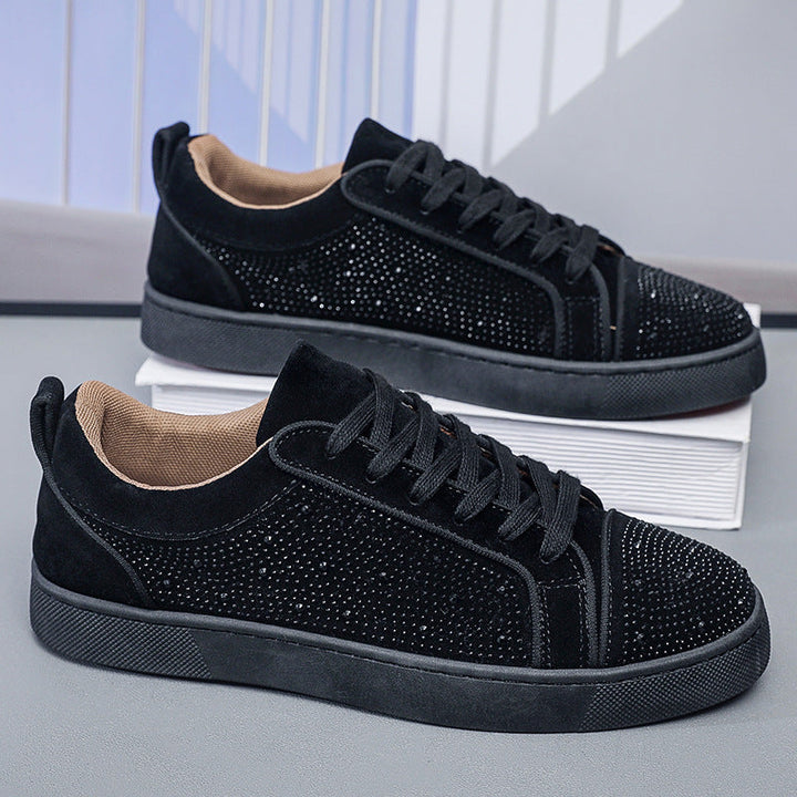 Scarpe uomo basse nere, sneakers casual allseason. Design moderno e traspirante per un look versatile e comfort.