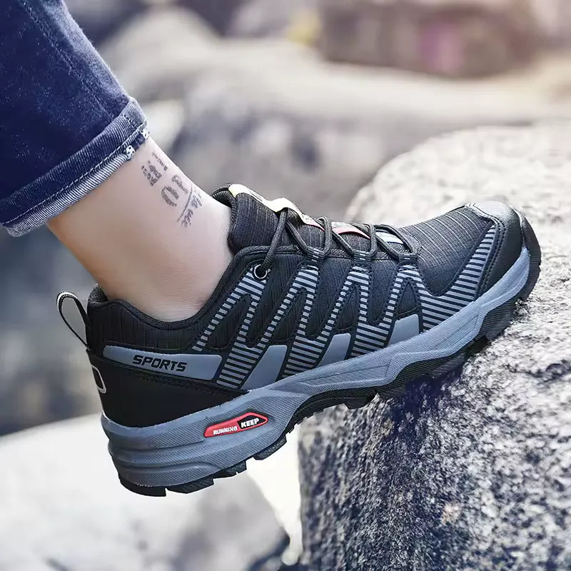 Scarpe uomo antifatica, con supporto ammortizzato e design traspirante per lunghe camminate.