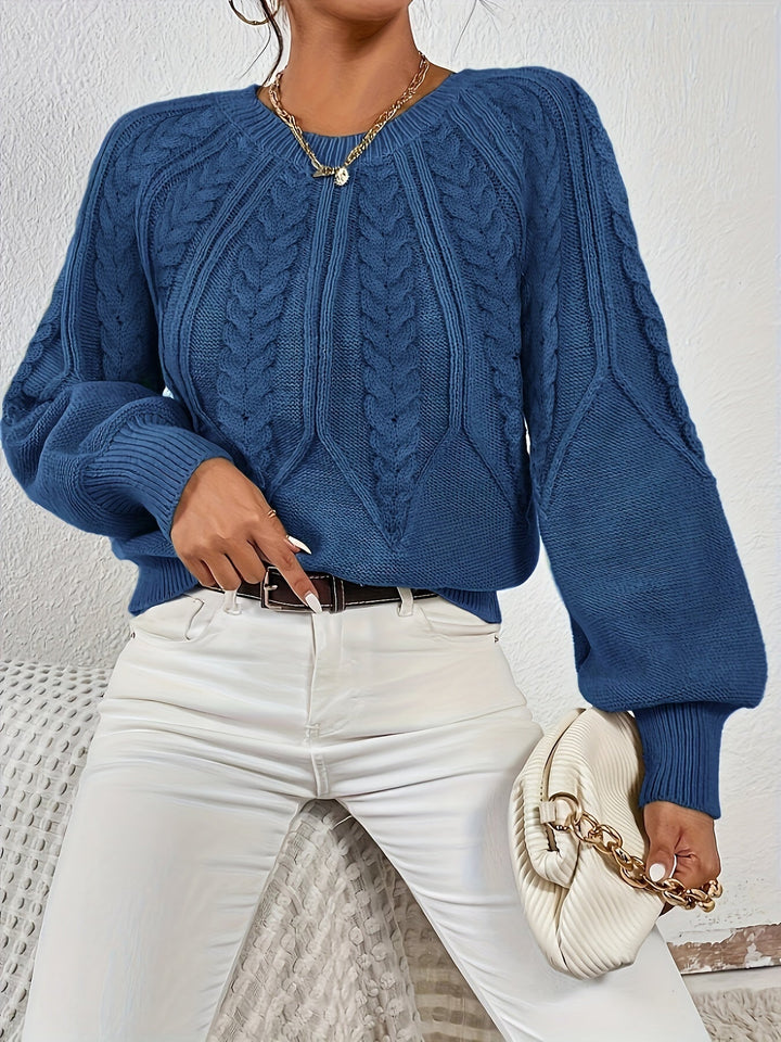 Donna, maglione a trecce con maniche a palloncino. Stile rilassato ed elegante.
