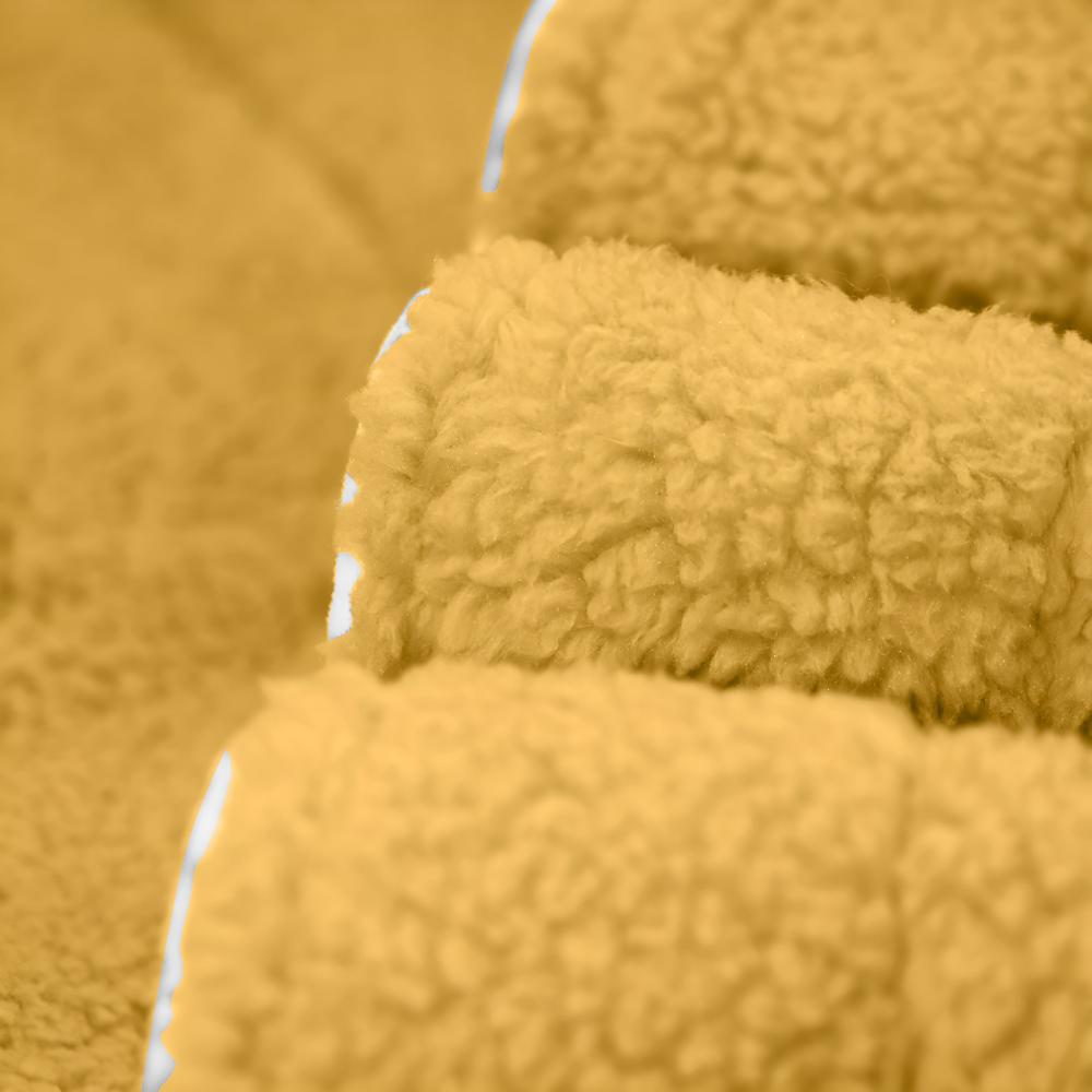 Accappatoio unisex in sherpa, lungo e confortevole. Caldo e morbido per il relax quotidiano in casa.